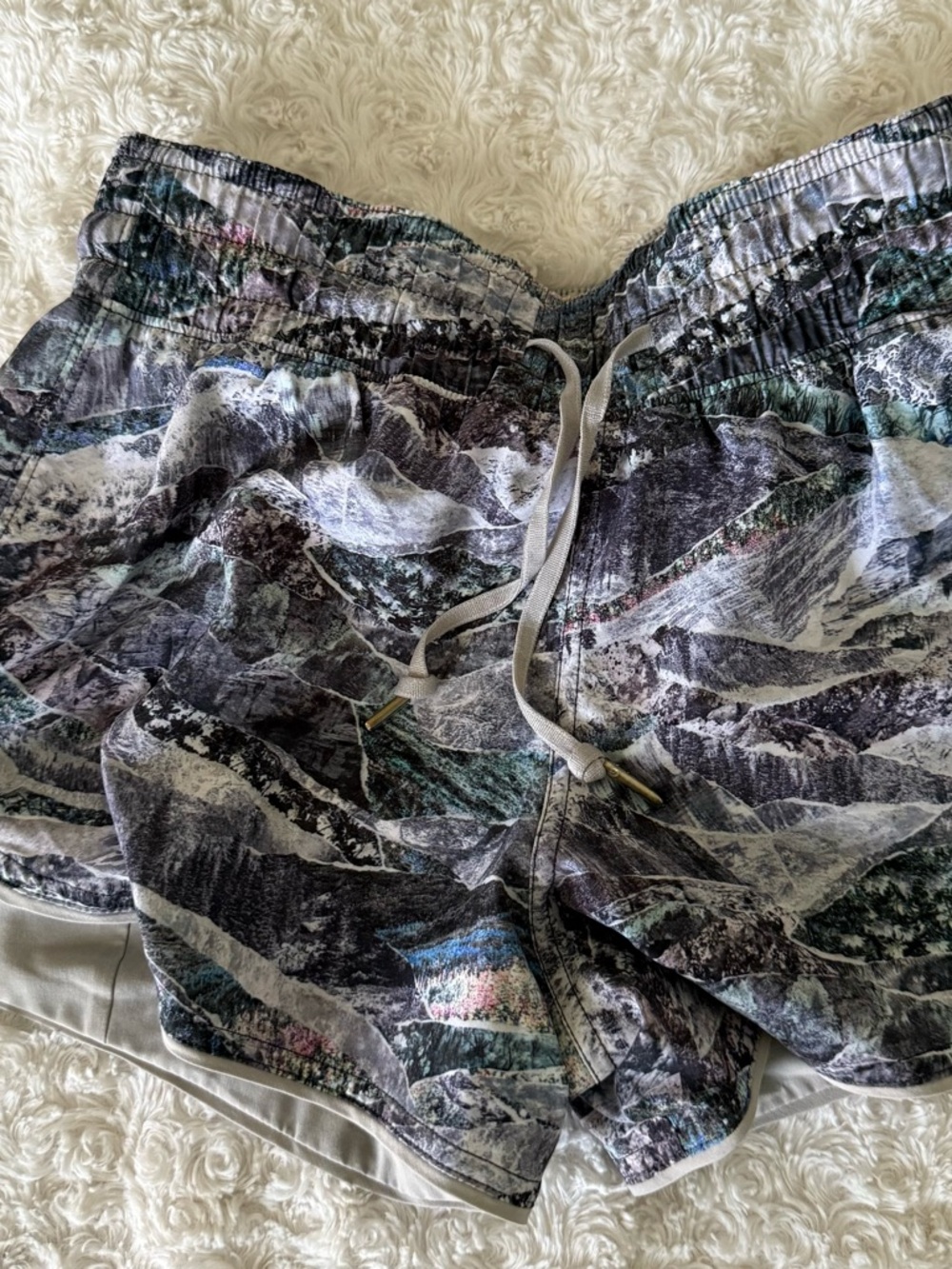 lululemon athletica Women's Multicolor Mountain Print Athletic Shorts